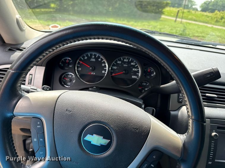 image for item DZ4130 2012 Chevrolet Suburban Z71 SUV