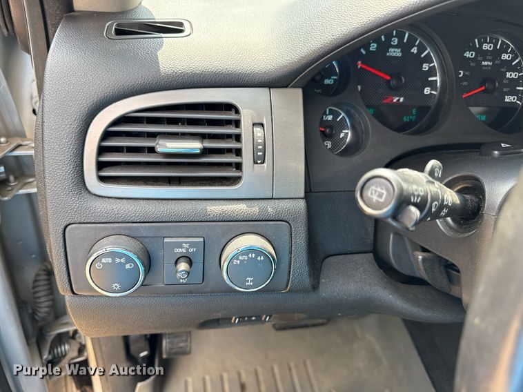 image for item DZ4130 2012 Chevrolet Suburban Z71 SUV