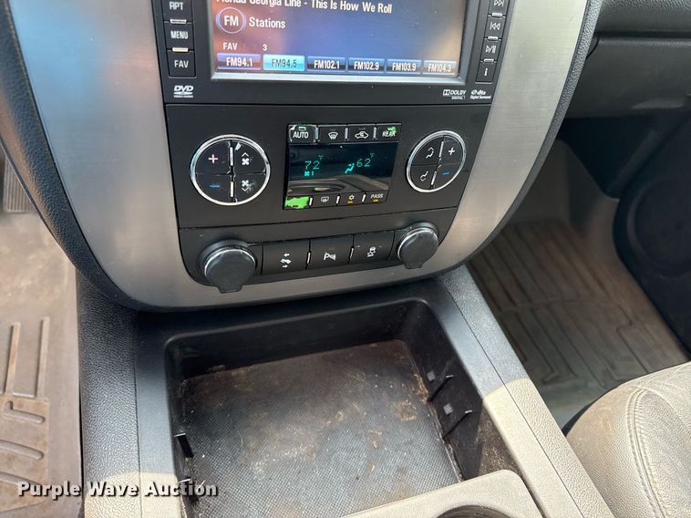 image for item DZ4130 2012 Chevrolet Suburban Z71 SUV