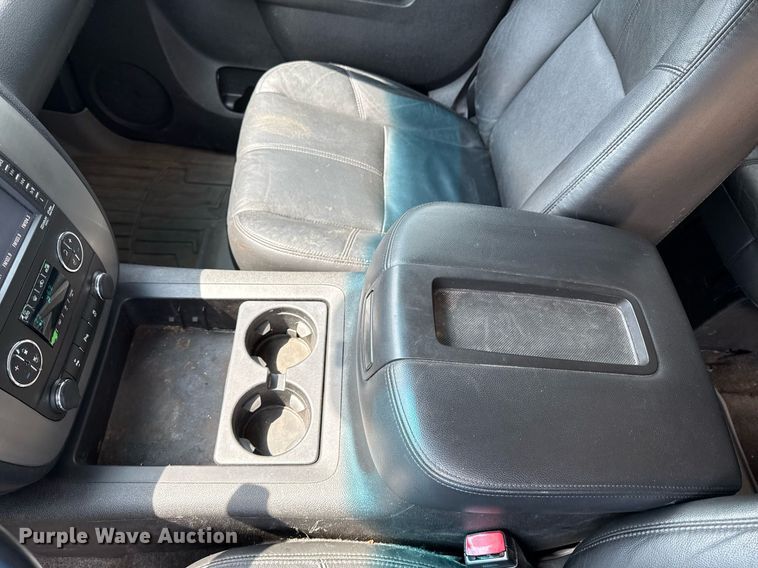 image for item DZ4130 2012 Chevrolet Suburban Z71 SUV