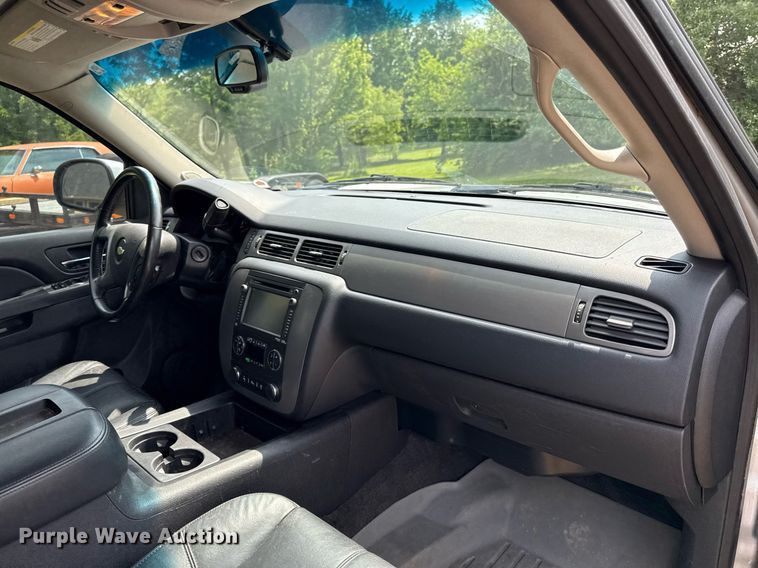 image for item DZ4130 2012 Chevrolet Suburban Z71 SUV