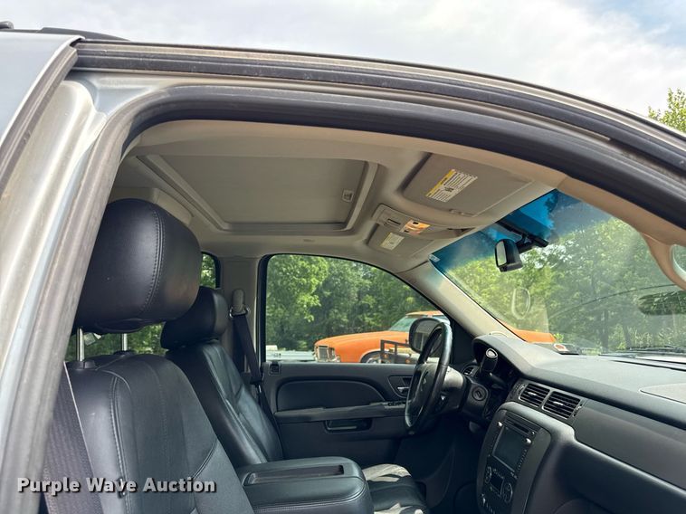 image for item DZ4130 2012 Chevrolet Suburban Z71 SUV