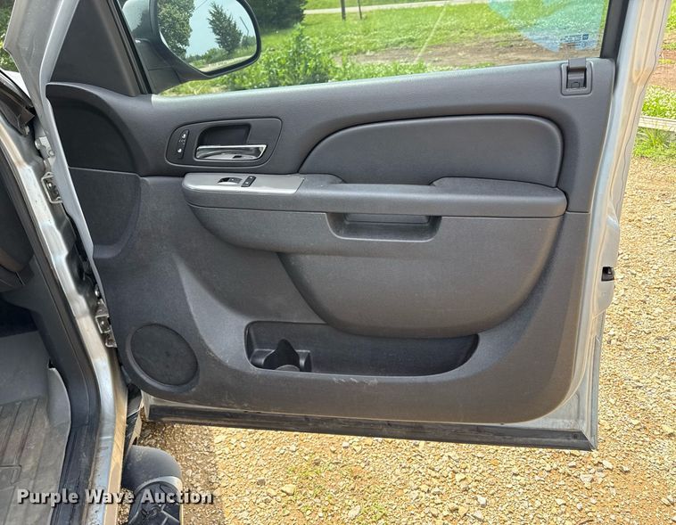 image for item DZ4130 2012 Chevrolet Suburban Z71 SUV