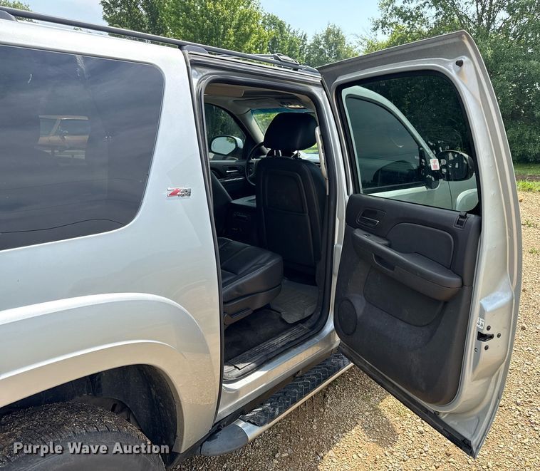 image for item DZ4130 2012 Chevrolet Suburban Z71 SUV