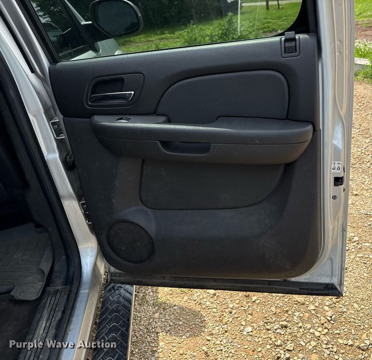 image for item DZ4130 2012 Chevrolet Suburban Z71 SUV