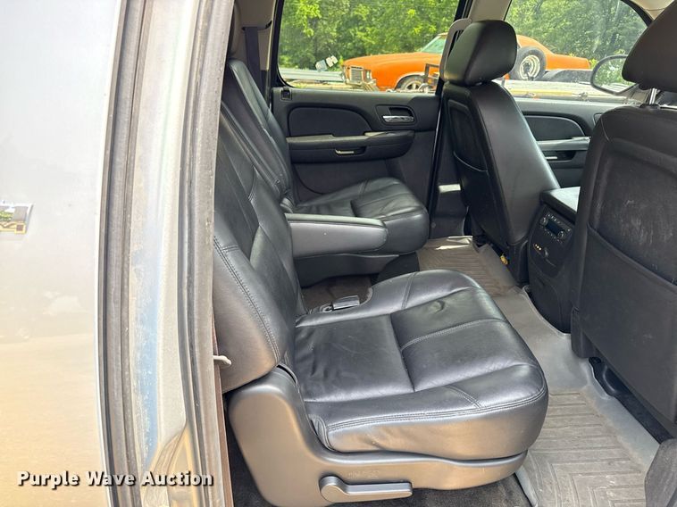 image for item DZ4130 2012 Chevrolet Suburban Z71 SUV