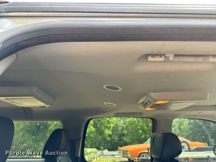 image for item DZ4130 2012 Chevrolet Suburban Z71 SUV