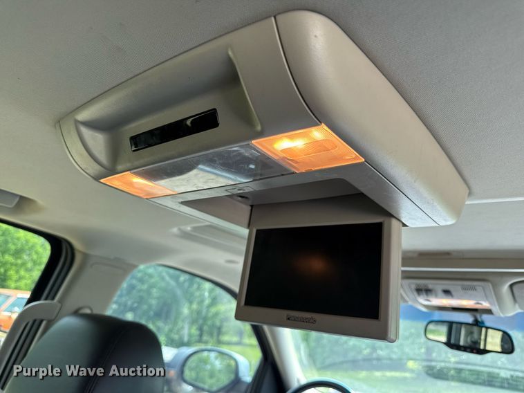 image for item DZ4130 2012 Chevrolet Suburban Z71 SUV