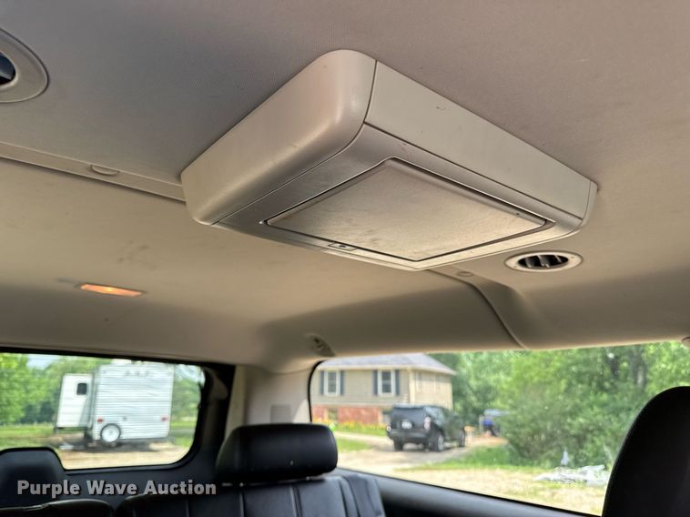 image for item DZ4130 2012 Chevrolet Suburban Z71 SUV