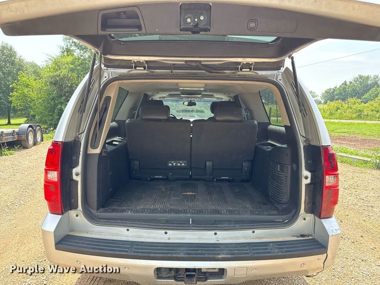 image for item DZ4130 2012 Chevrolet Suburban Z71 SUV