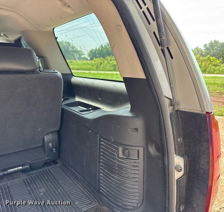 image for item DZ4130 2012 Chevrolet Suburban Z71 SUV