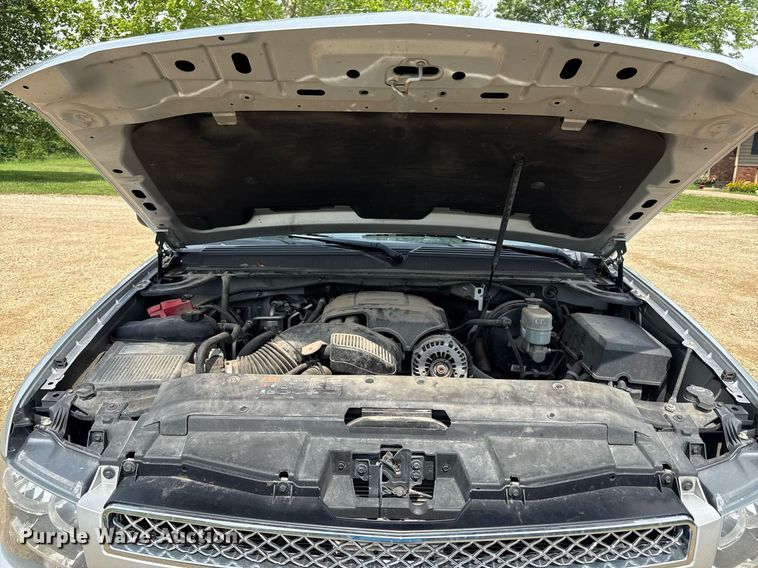 image for item DZ4130 2012 Chevrolet Suburban Z71 SUV