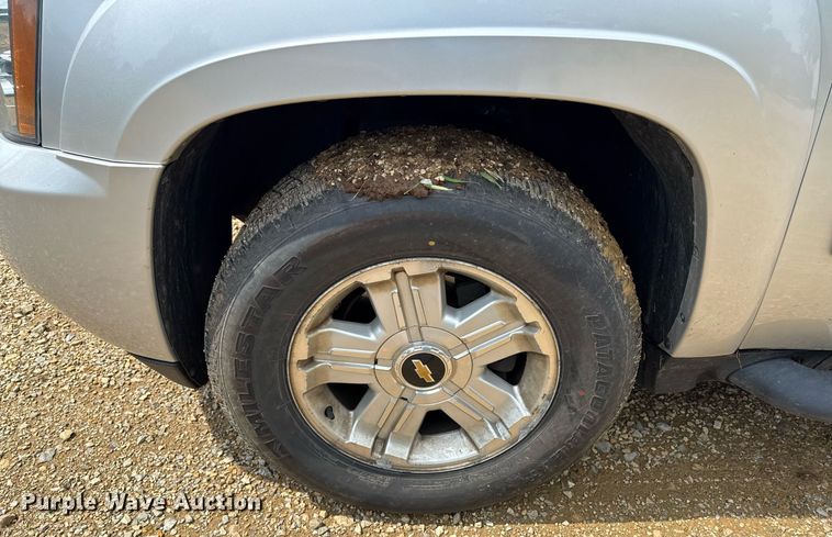 image for item DZ4130 2012 Chevrolet Suburban Z71 SUV