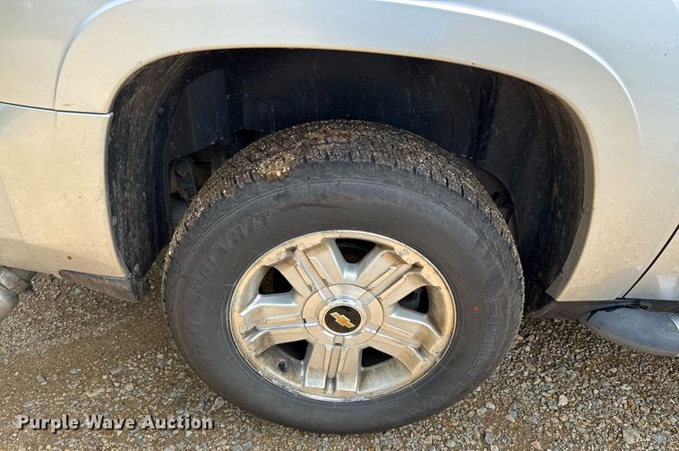 image for item DZ4130 2012 Chevrolet Suburban Z71 SUV