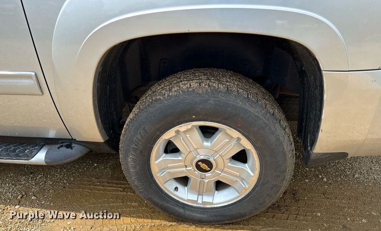 image for item DZ4130 2012 Chevrolet Suburban Z71 SUV