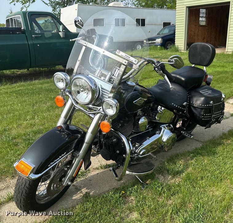 2014 Harley-Davidson Heritage Softail Classic FLSTC103 motorcycle