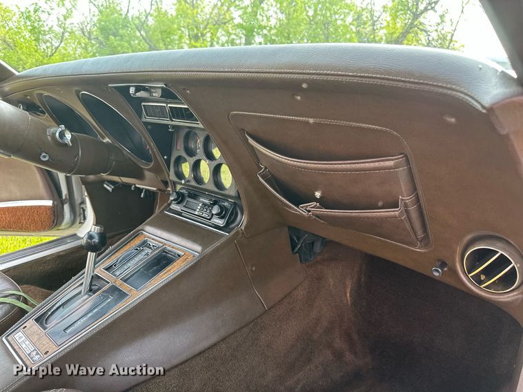 image for item DZ8989 1976 Chevrolet Corvette Stingray 