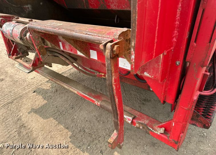 image for item EB2614 1999 International 4900 refuse truck