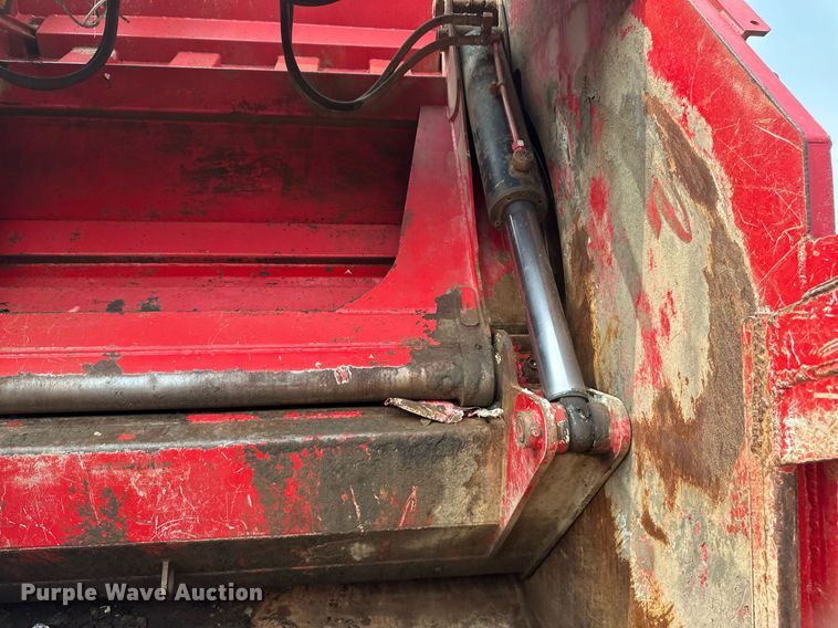 image for item EB2614 1999 International 4900 refuse truck