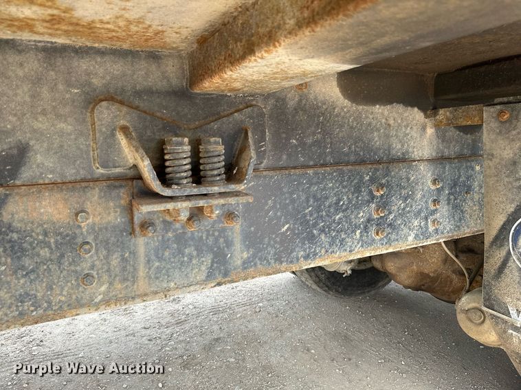 image for item EB2614 1999 International 4900 refuse truck