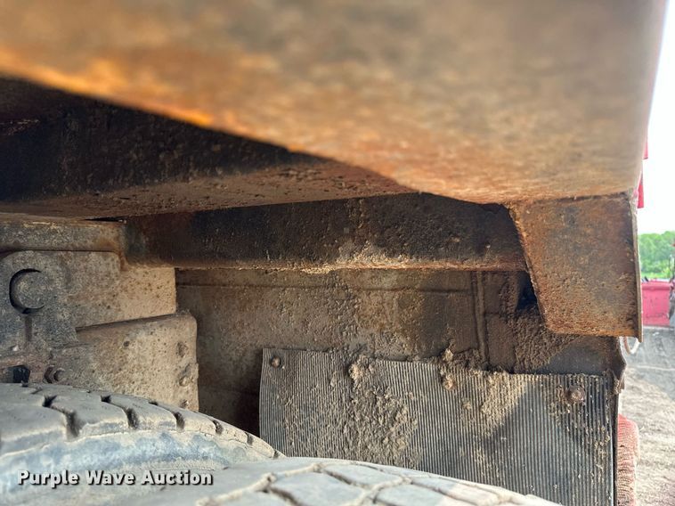 image for item EB2614 1999 International 4900 refuse truck