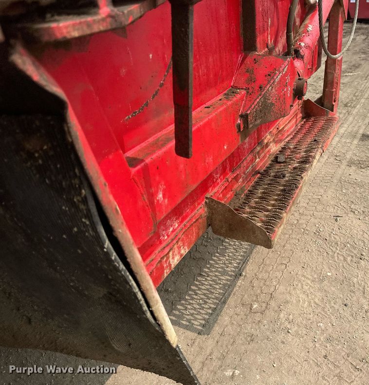 image for item EB2614 1999 International 4900 refuse truck