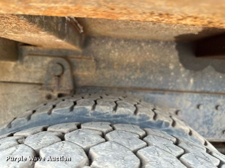 image for item EB2614 1999 International 4900 refuse truck