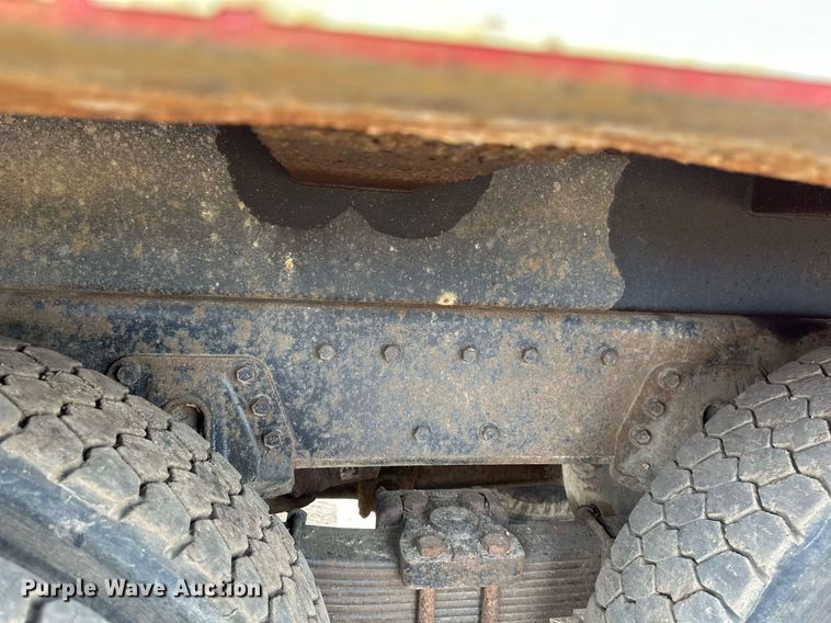 image for item EB2614 1999 International 4900 refuse truck