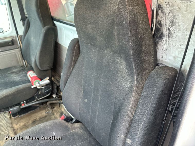 image for item EB2614 1999 International 4900 refuse truck