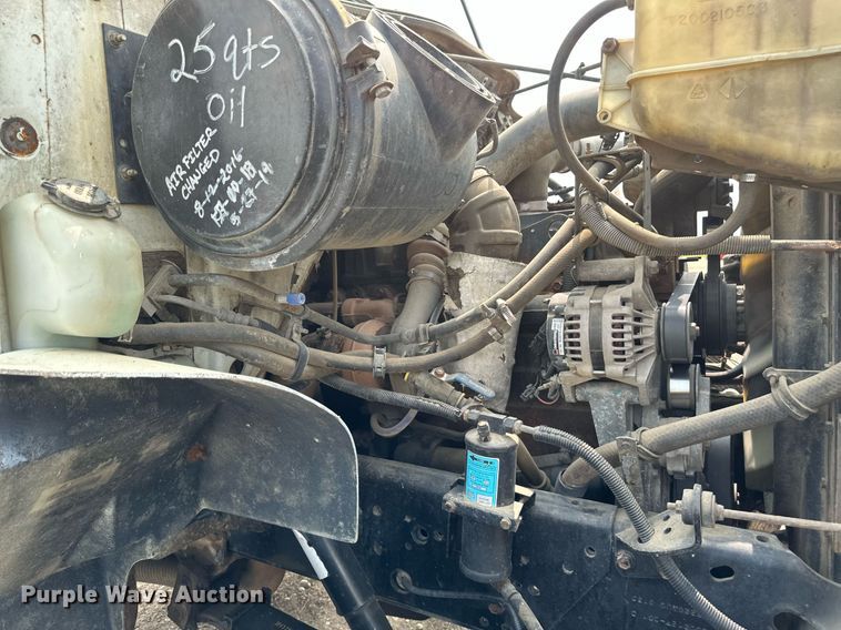 image for item EB2614 1999 International 4900 refuse truck