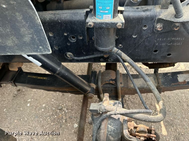 image for item EB2614 1999 International 4900 refuse truck