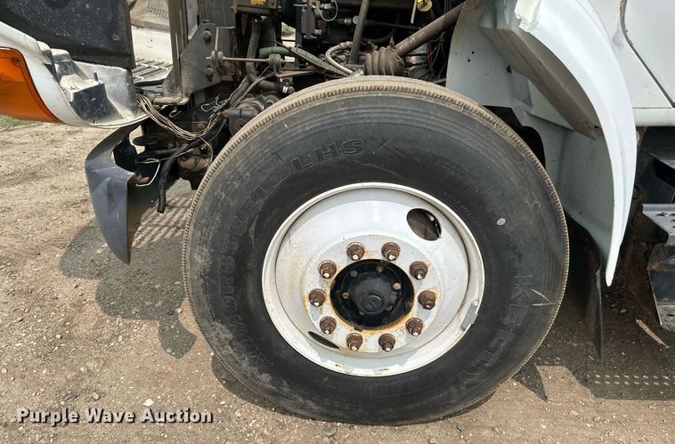 image for item EB2614 1999 International 4900 refuse truck