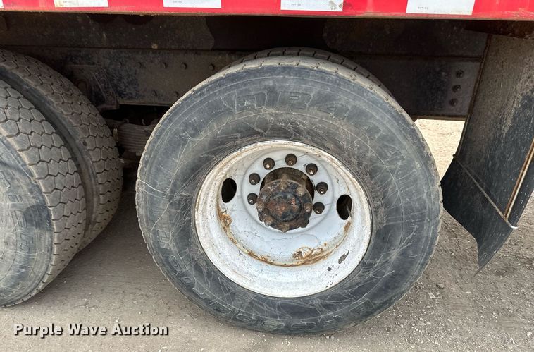 image for item EB2614 1999 International 4900 refuse truck