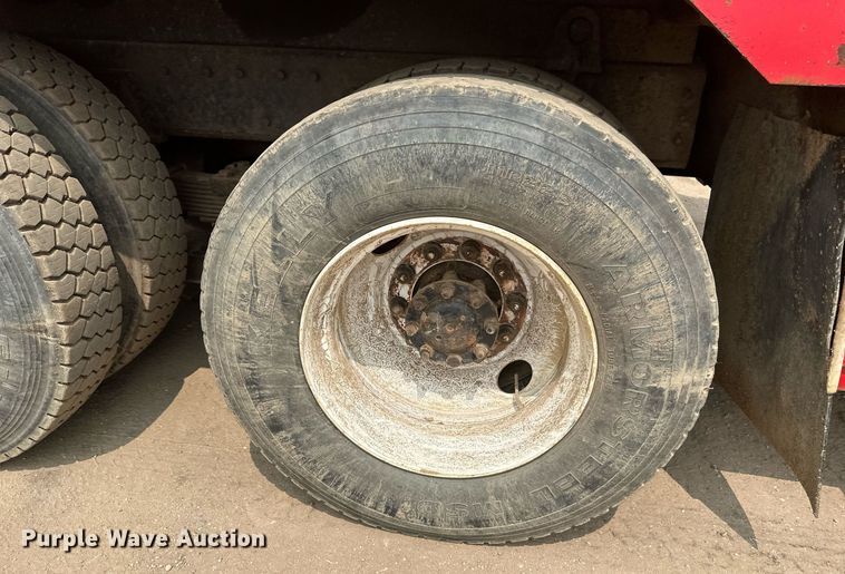 image for item EB2614 1999 International 4900 refuse truck