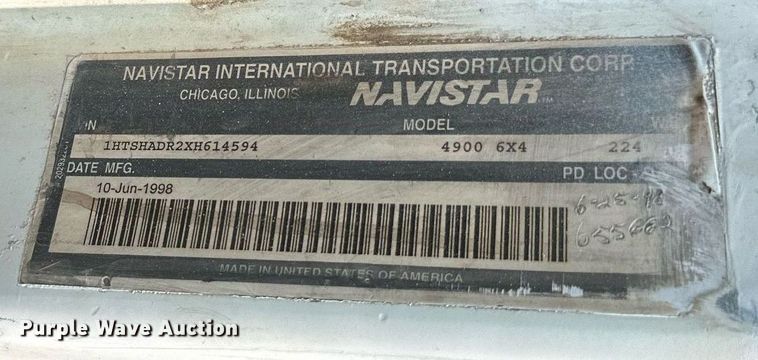 image for item EB2614 1999 International 4900 refuse truck