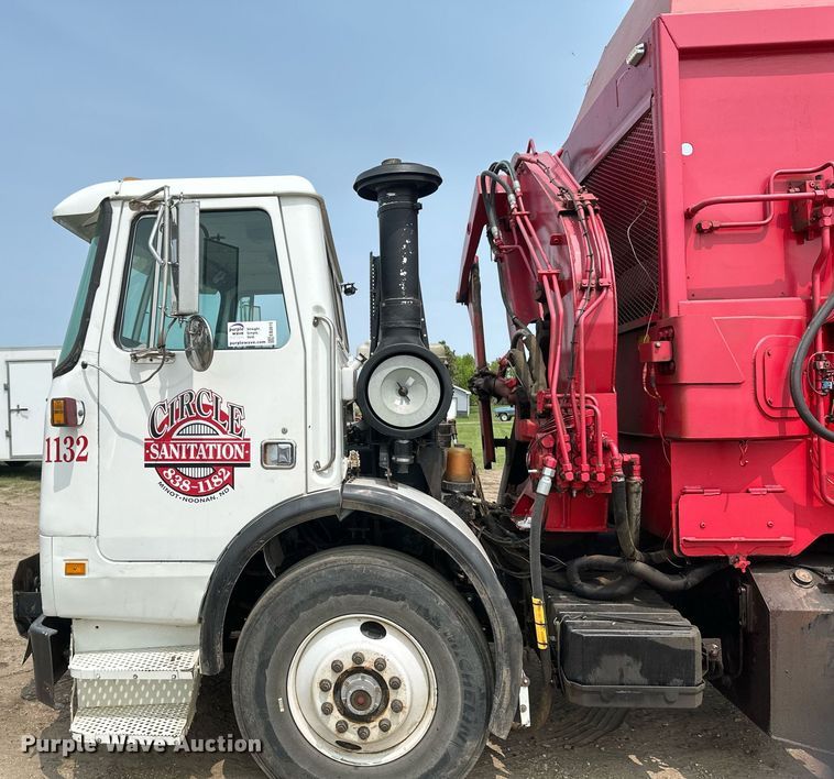 image for item EB2615 2004 AutoCar Xpeditor refuse truck