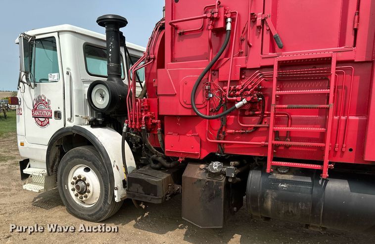 image for item EB2615 2004 AutoCar Xpeditor refuse truck