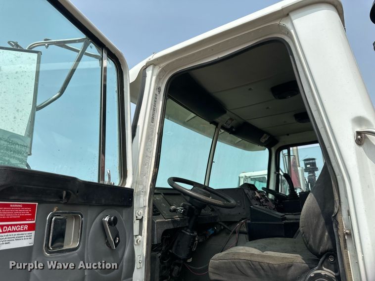 image for item EB2615 2004 AutoCar Xpeditor refuse truck