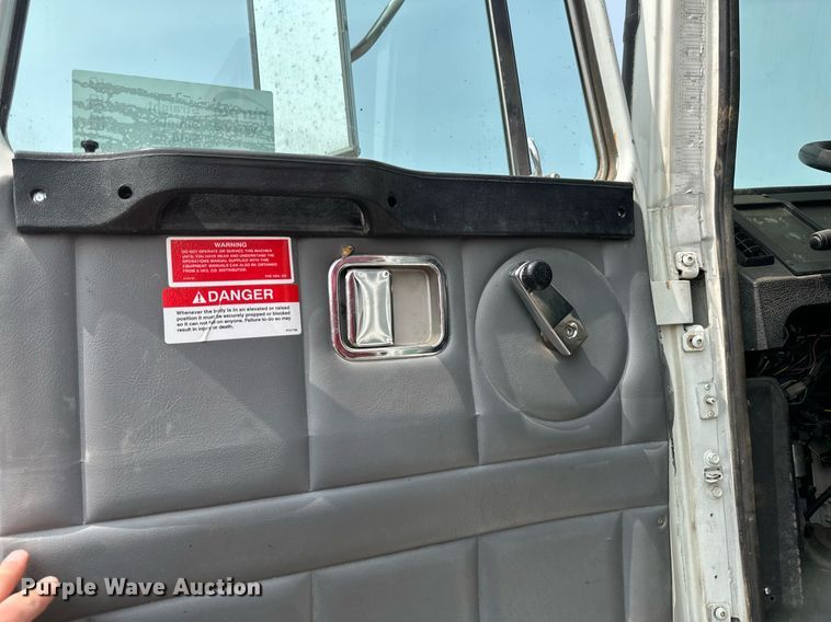 image for item EB2615 2004 AutoCar Xpeditor refuse truck