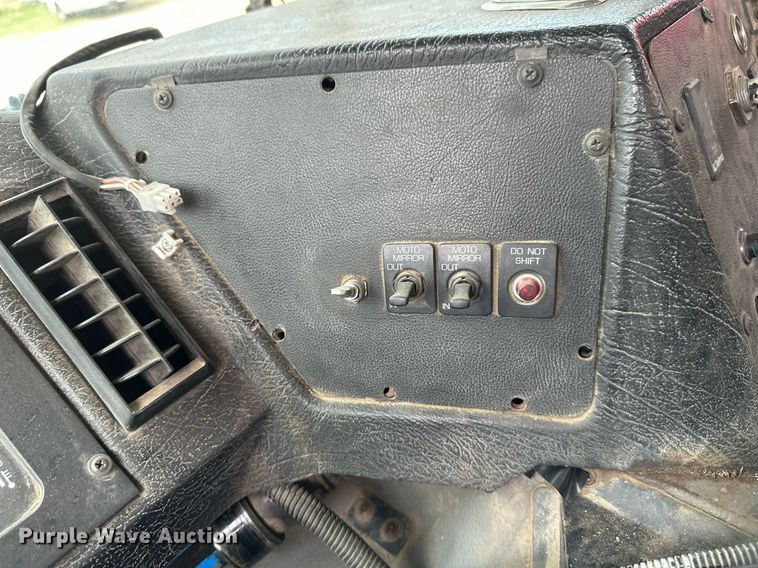 image for item EB2615 2004 AutoCar Xpeditor refuse truck