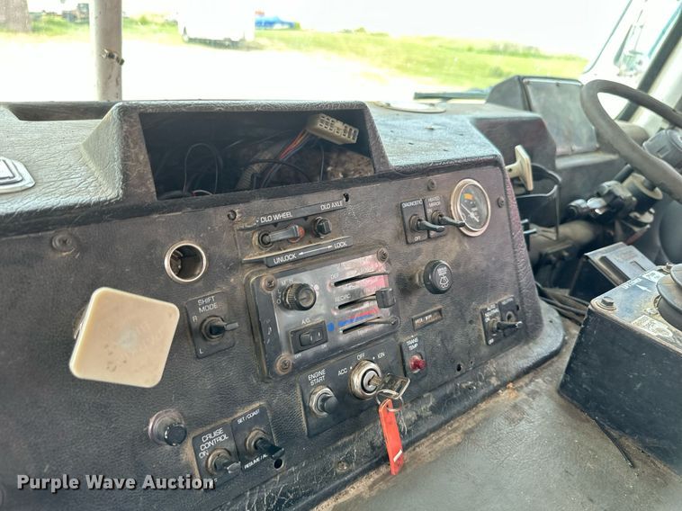 image for item EB2615 2004 AutoCar Xpeditor refuse truck