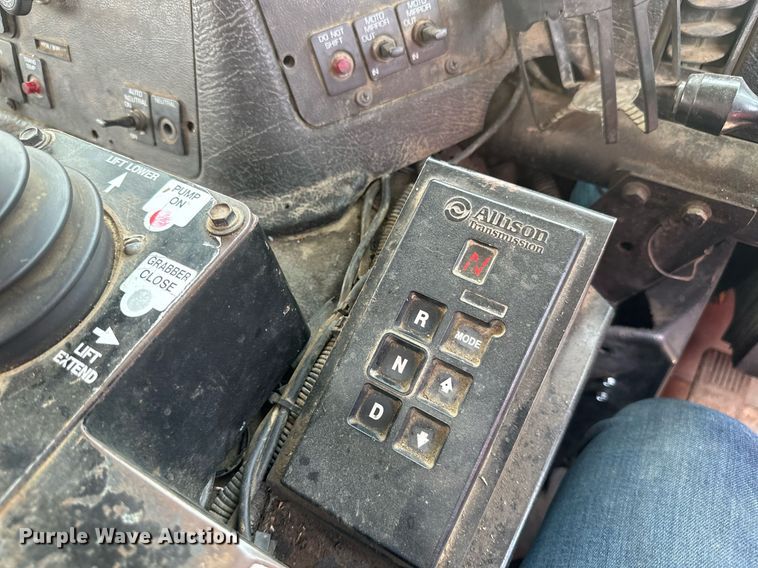 image for item EB2615 2004 AutoCar Xpeditor refuse truck