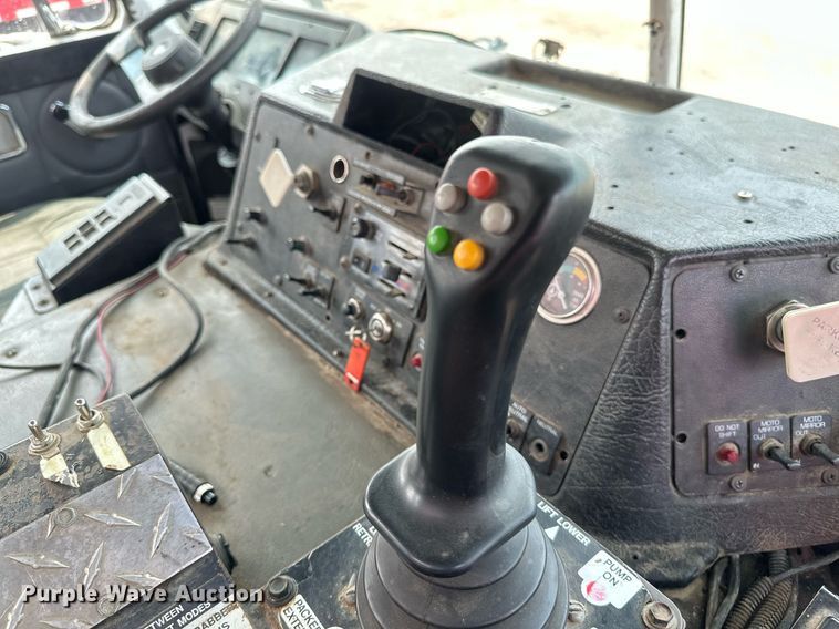 image for item EB2615 2004 AutoCar Xpeditor refuse truck