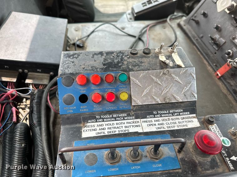 image for item EB2615 2004 AutoCar Xpeditor refuse truck