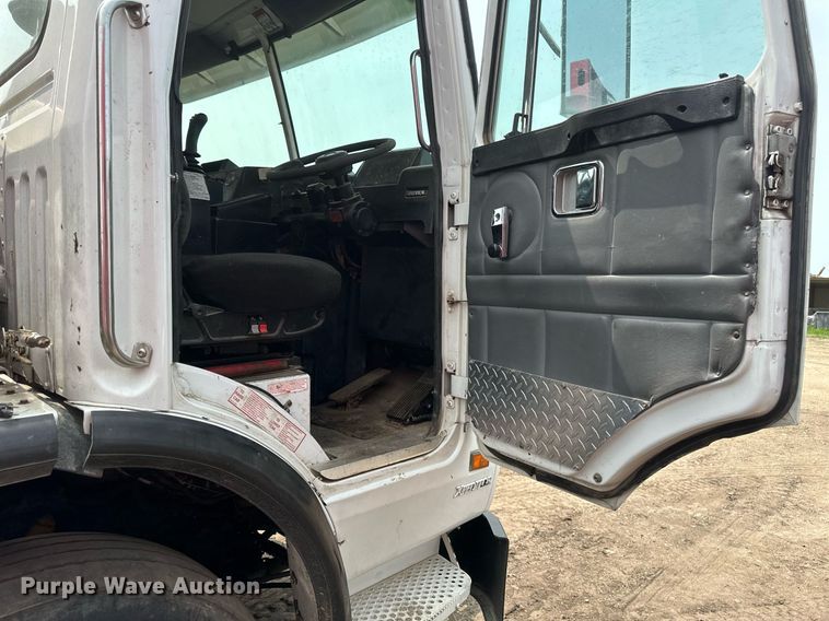 image for item EB2615 2004 AutoCar Xpeditor refuse truck