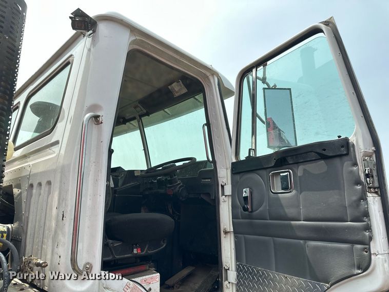 image for item EB2615 2004 AutoCar Xpeditor refuse truck