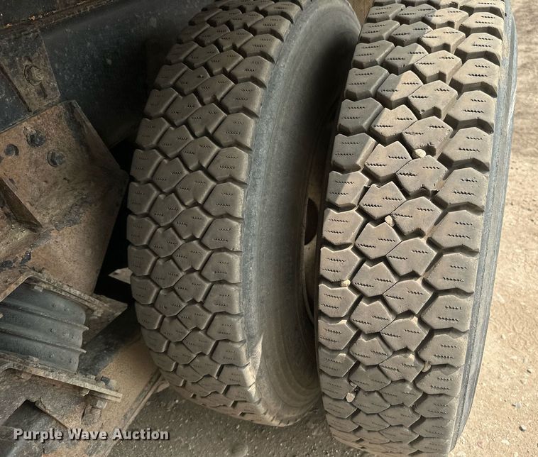 image for item EB2615 2004 AutoCar Xpeditor refuse truck