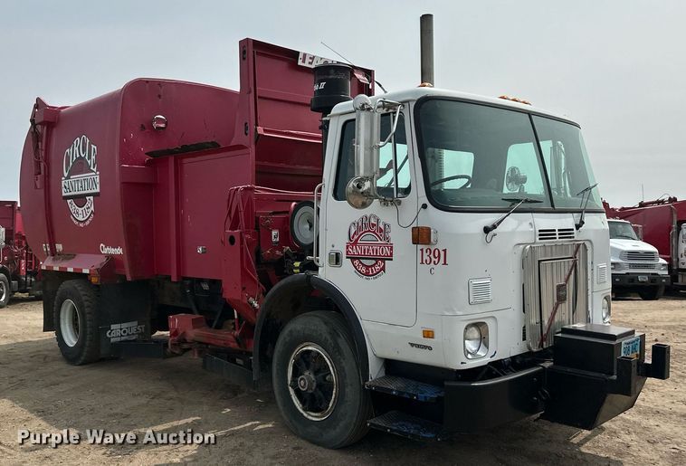 image for item EB2616 1999 Volvo Xpeditor refuse truck