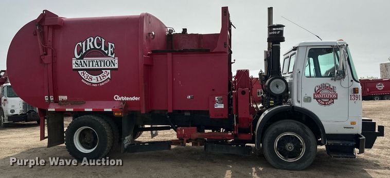 image for item EB2616 1999 Volvo Xpeditor refuse truck