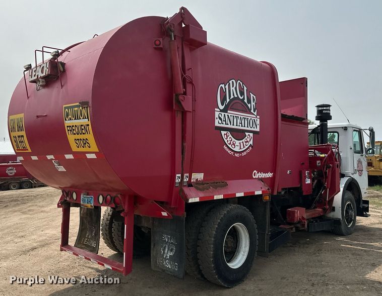 image for item EB2616 1999 Volvo Xpeditor refuse truck